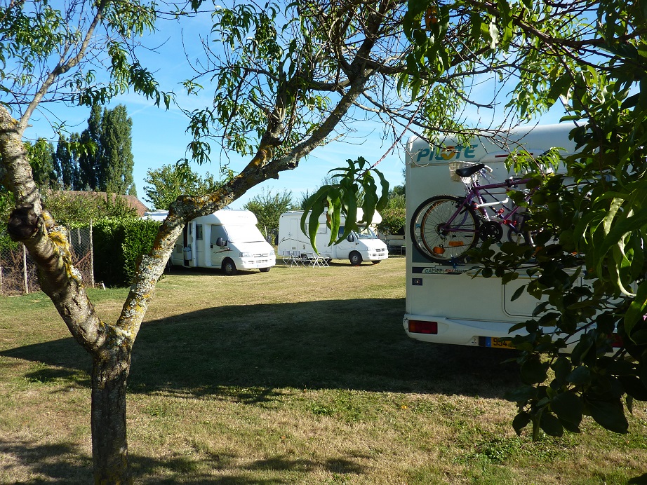 Aire camping-car à Marquay (24620) - Photo 2